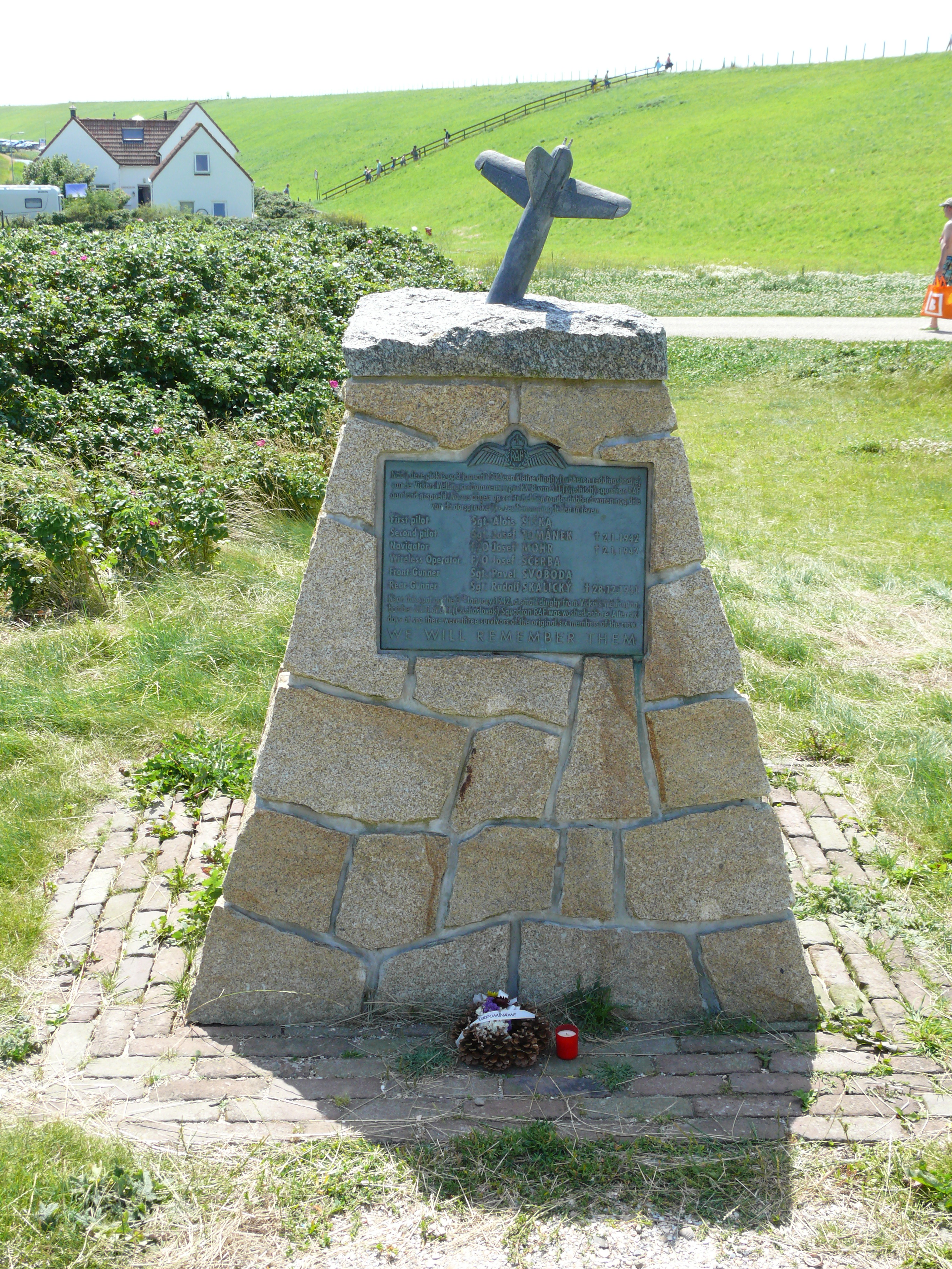 Herdenking bij oorlogsmonument Petten | Gemeente Schagen