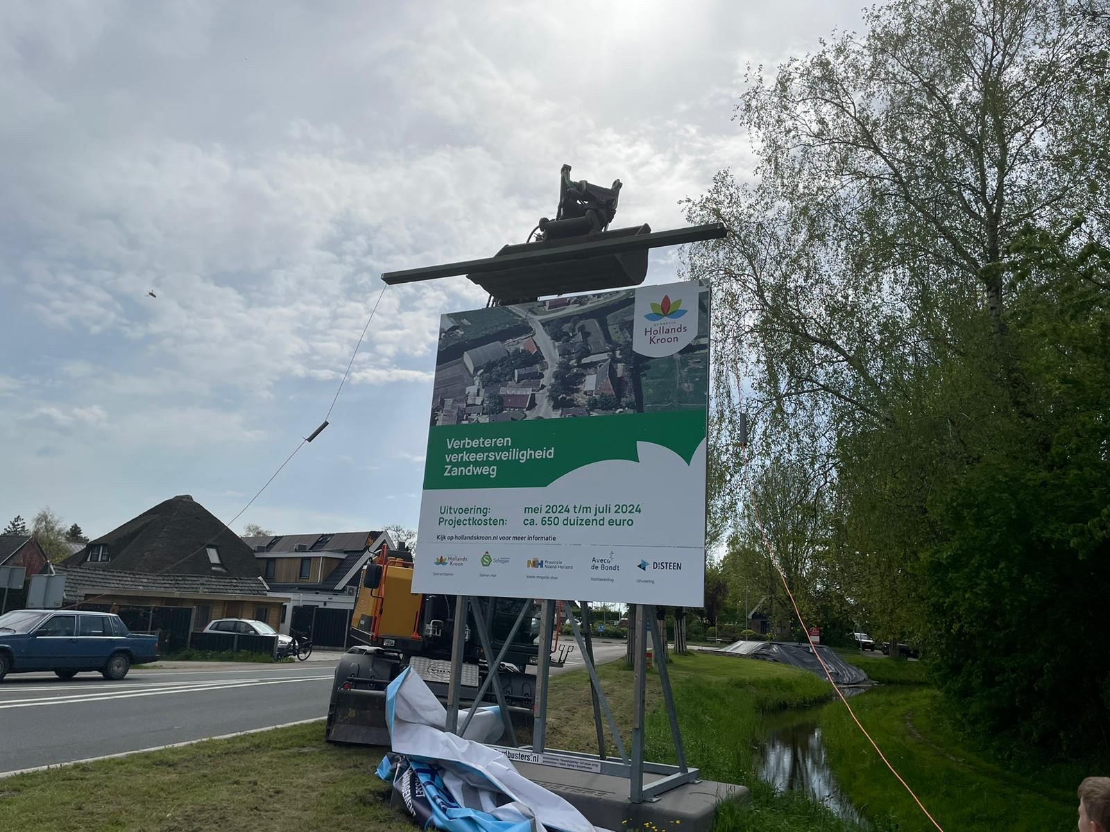 Onthulling bouwbord Zandweg in Zijdewind en Waarland