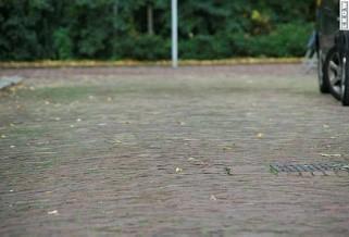 Het verwijderen van onkruid in open elementenverharding bestaande uit klinkers niveau B