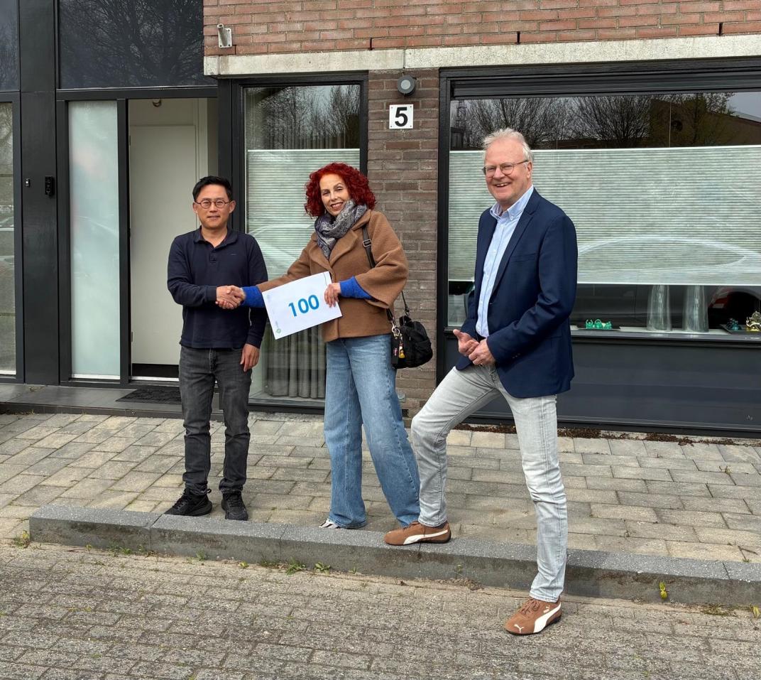 100ste vergunning laden vanuit huis