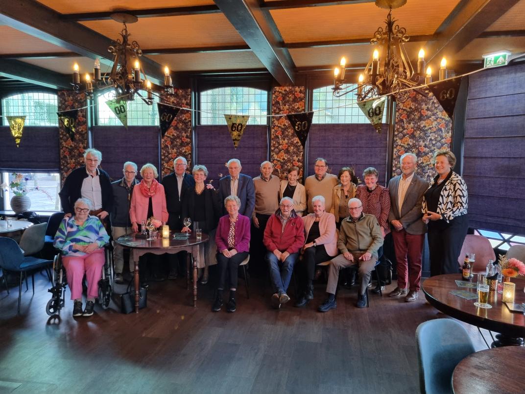 Bruidsparen vieren samen hun diamanten huwelijksjubileum