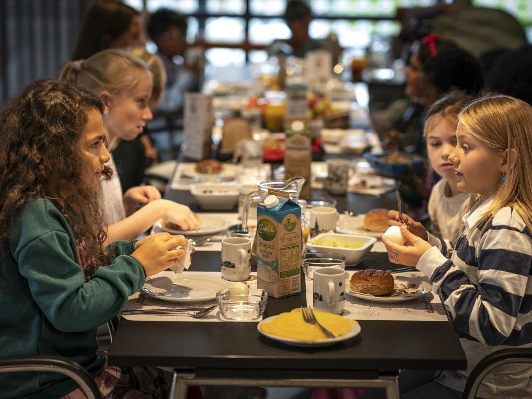 Kinderen aan het ontbijt