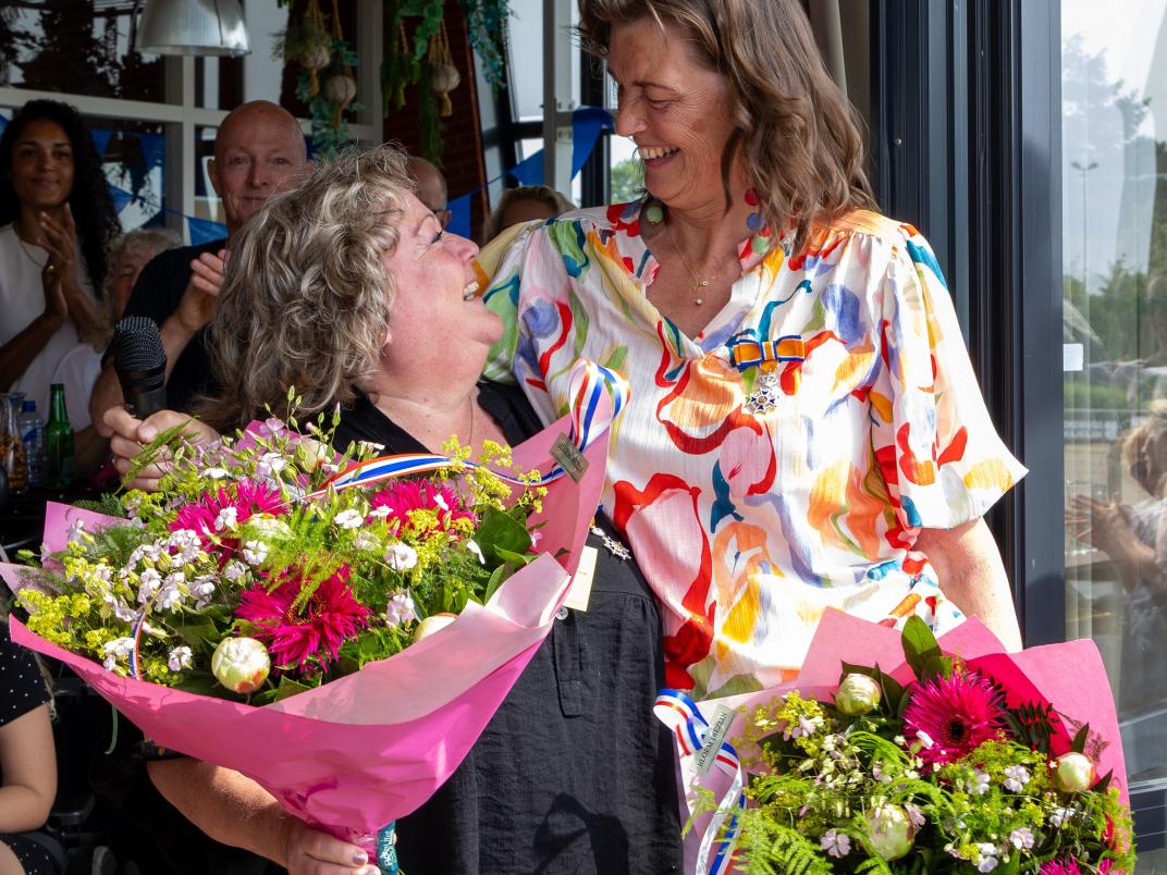 Koninklijke Onderscheiding Marian van Dam en Ellen Dekker